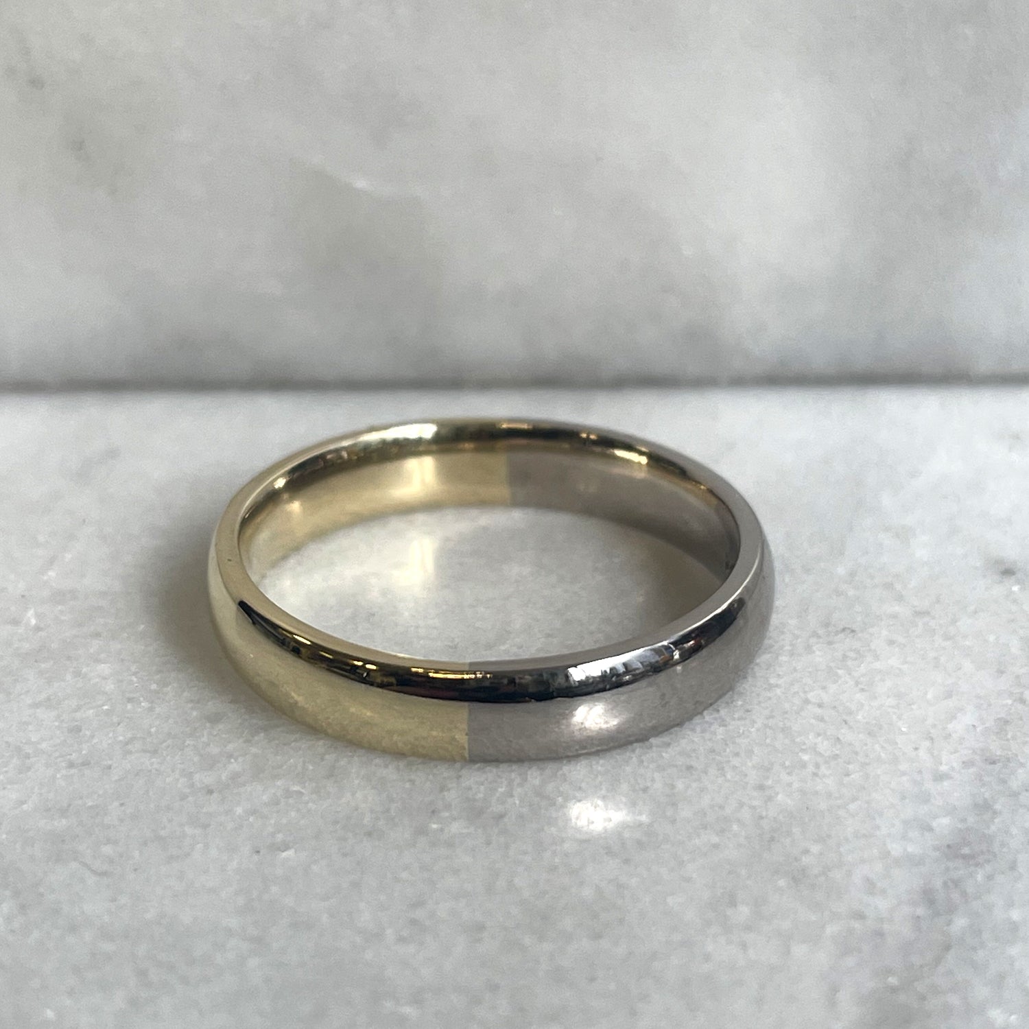 Two-tone Court 4mm Comfort Fit Band - 18k Yellow & White Gold