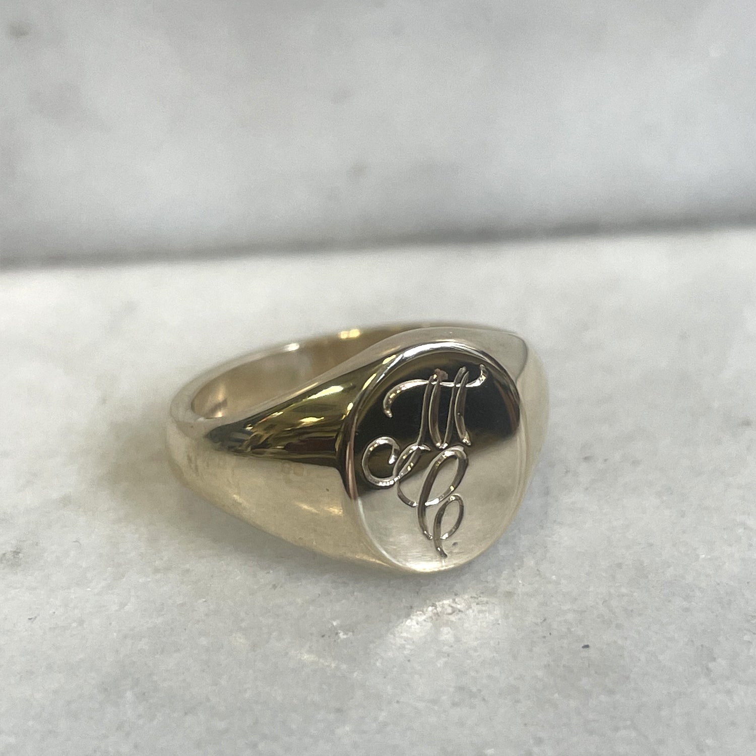 18k Yellow Gold Oval Signet Ring 11x9mm