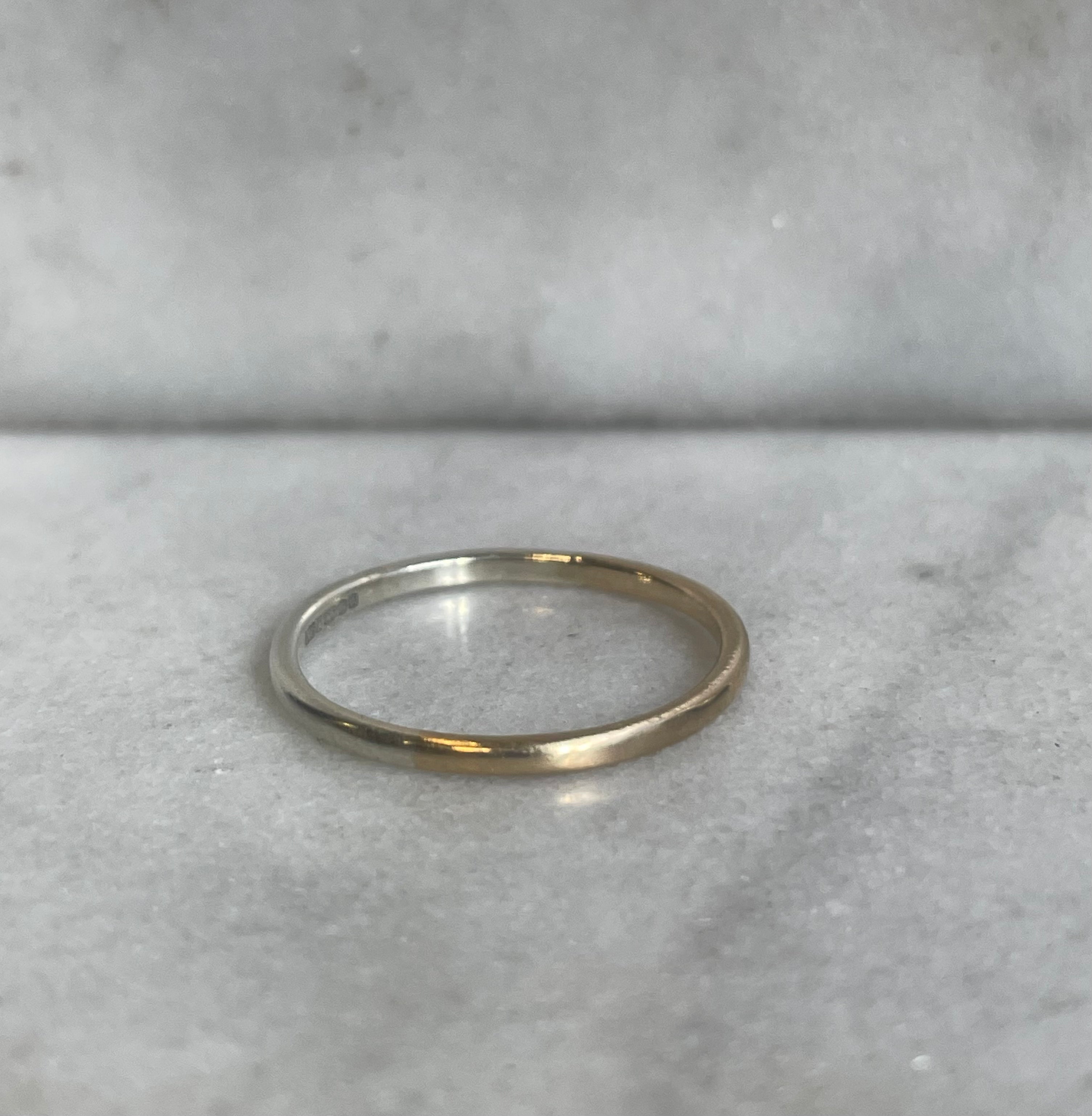 Two-tone Slim D-shape Ring - 9k Yellow & White Gold