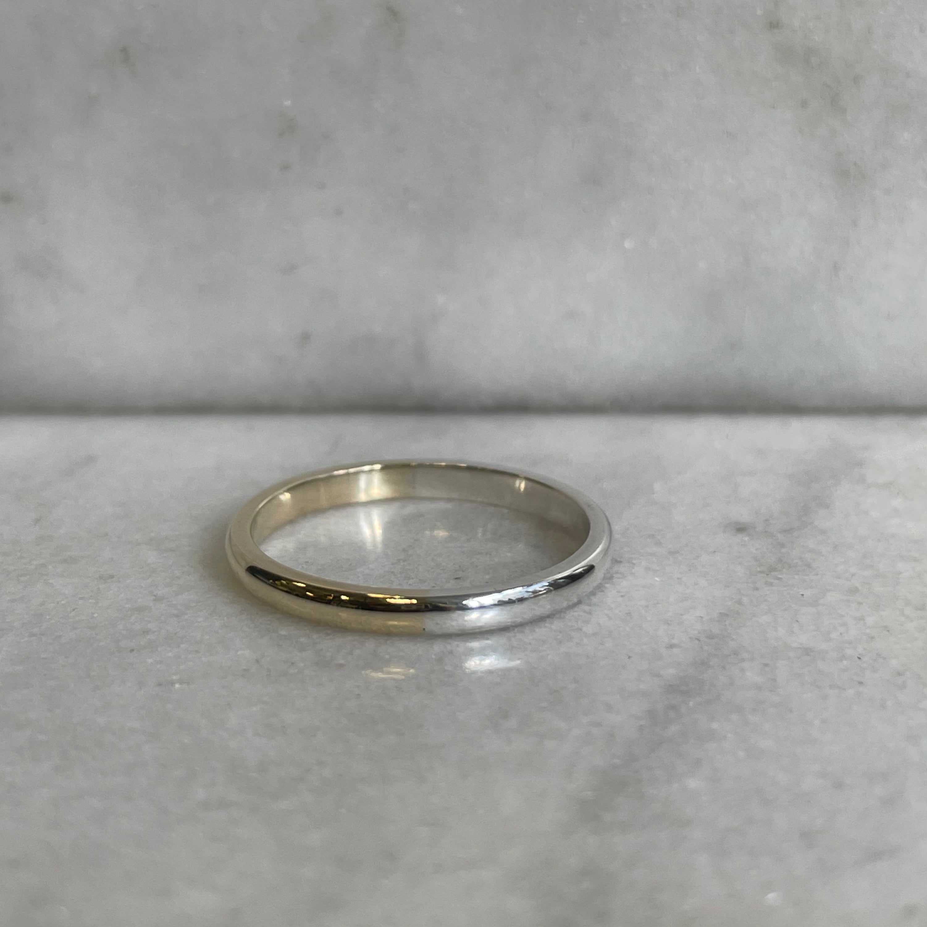 Two-tone D-shape Ring - 9k Yellow & White Gold