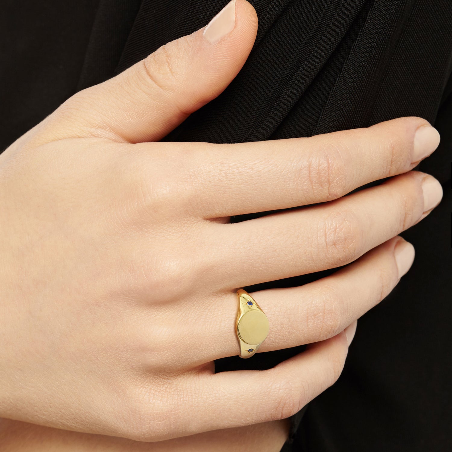 9k Yellow Gold Round Signet Ring With Sapphires