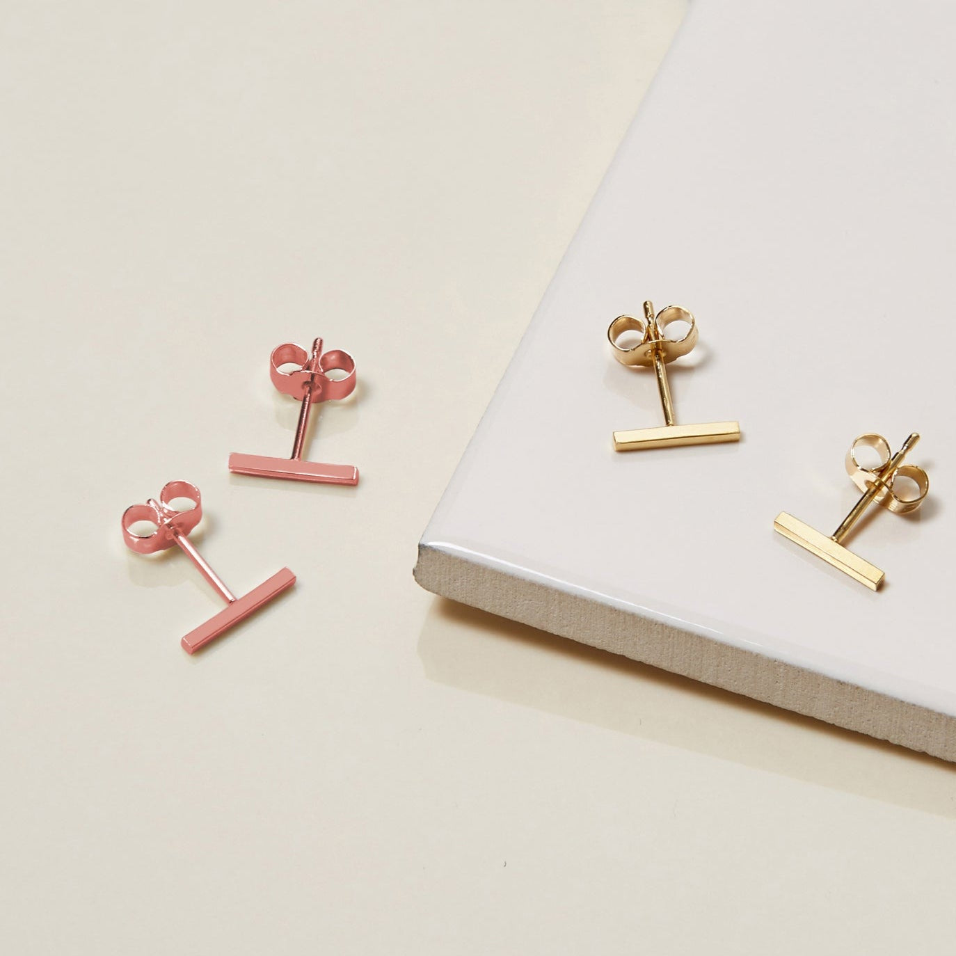 Bar Stud Earrings - 18k Yellow Gold