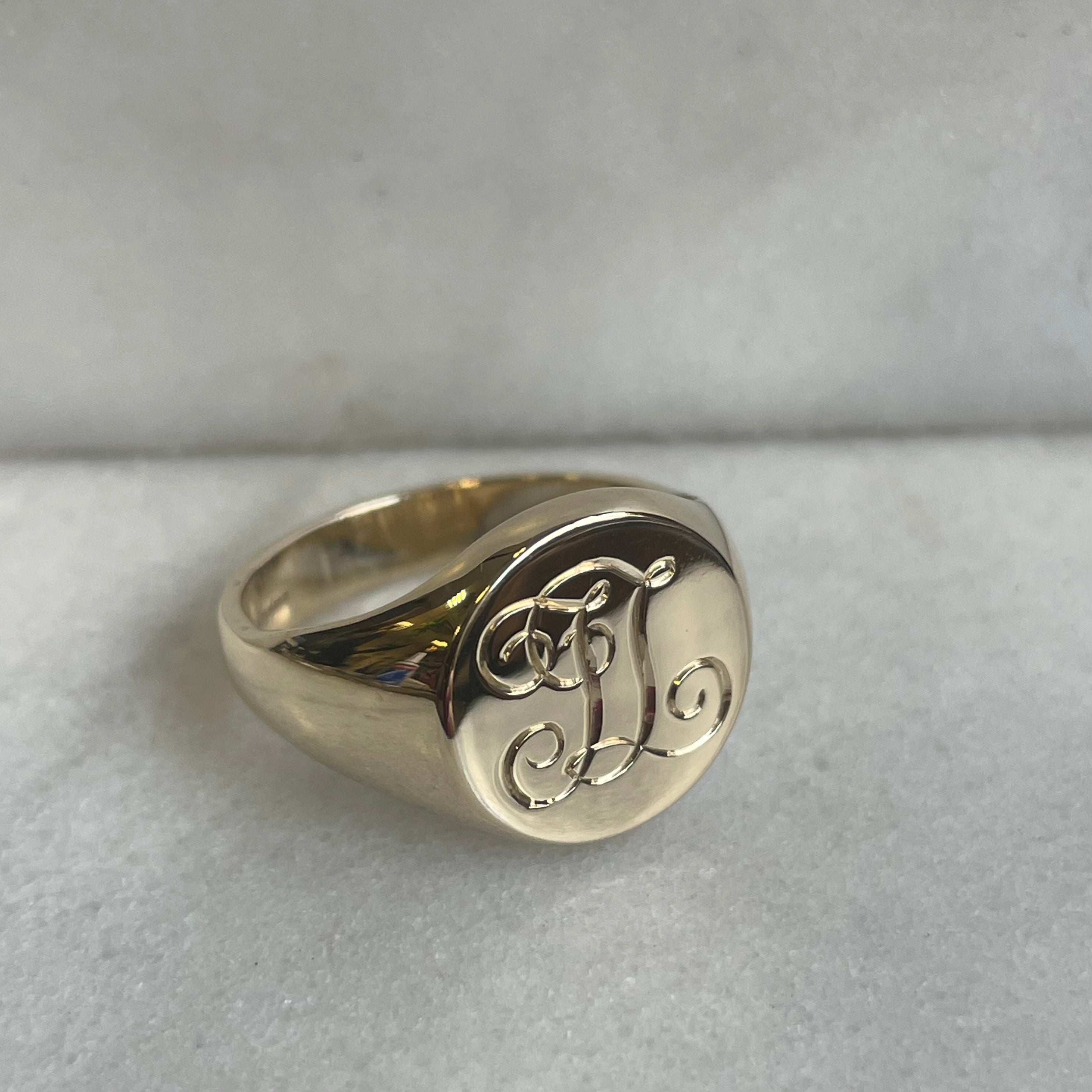 9k Yellow Gold Round Signet Ring - 13mm