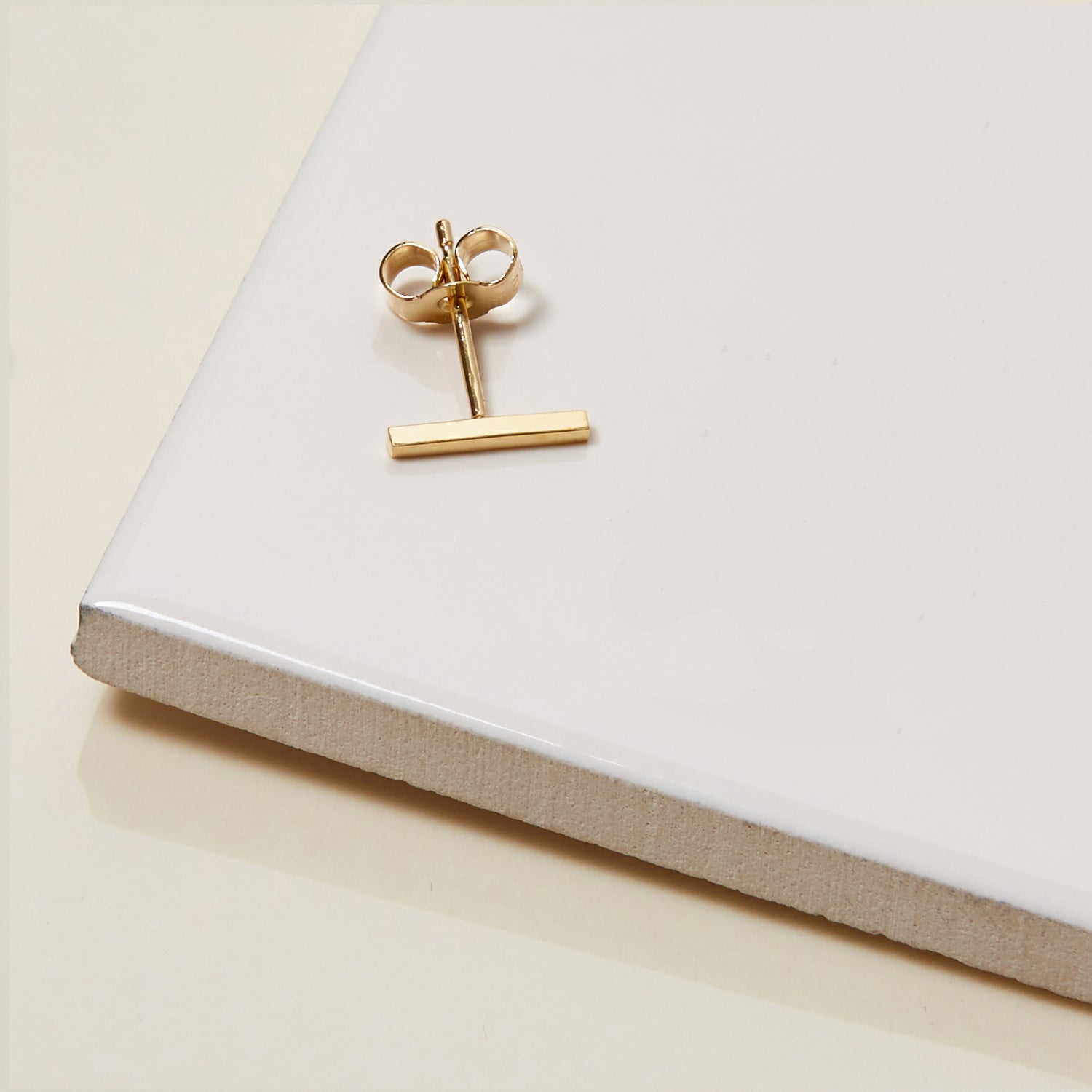 Single Bar Stud Earring - 18k Yellow Gold