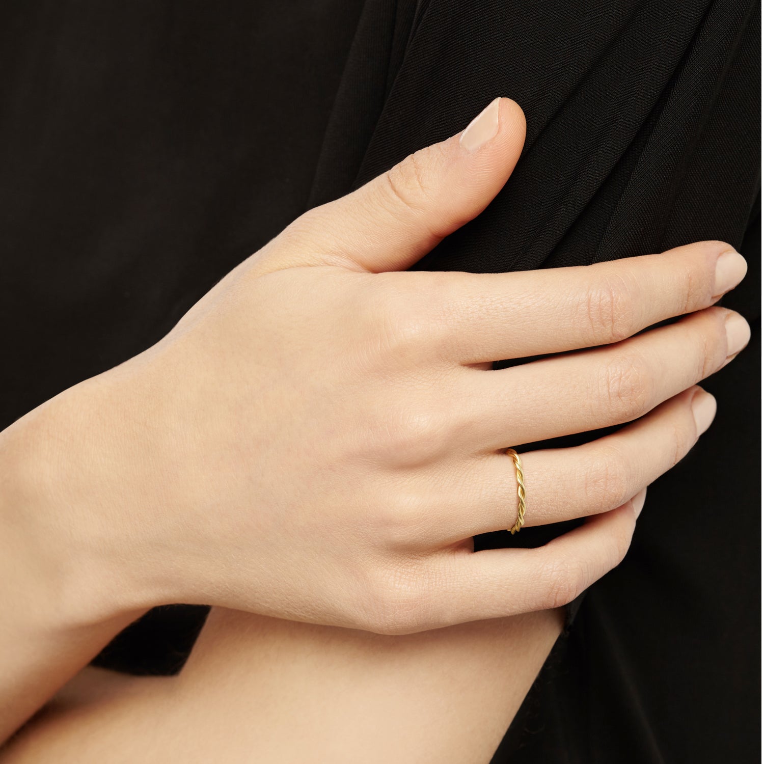 Twisted Band - 9k Yellow Gold