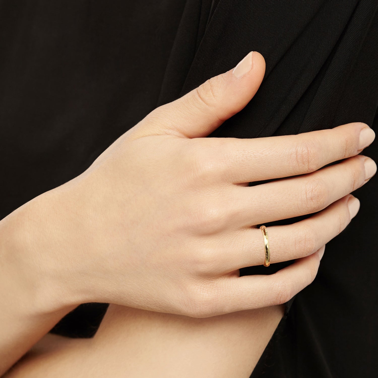 D-shape Hammered Ring - 18k Yellow Gold