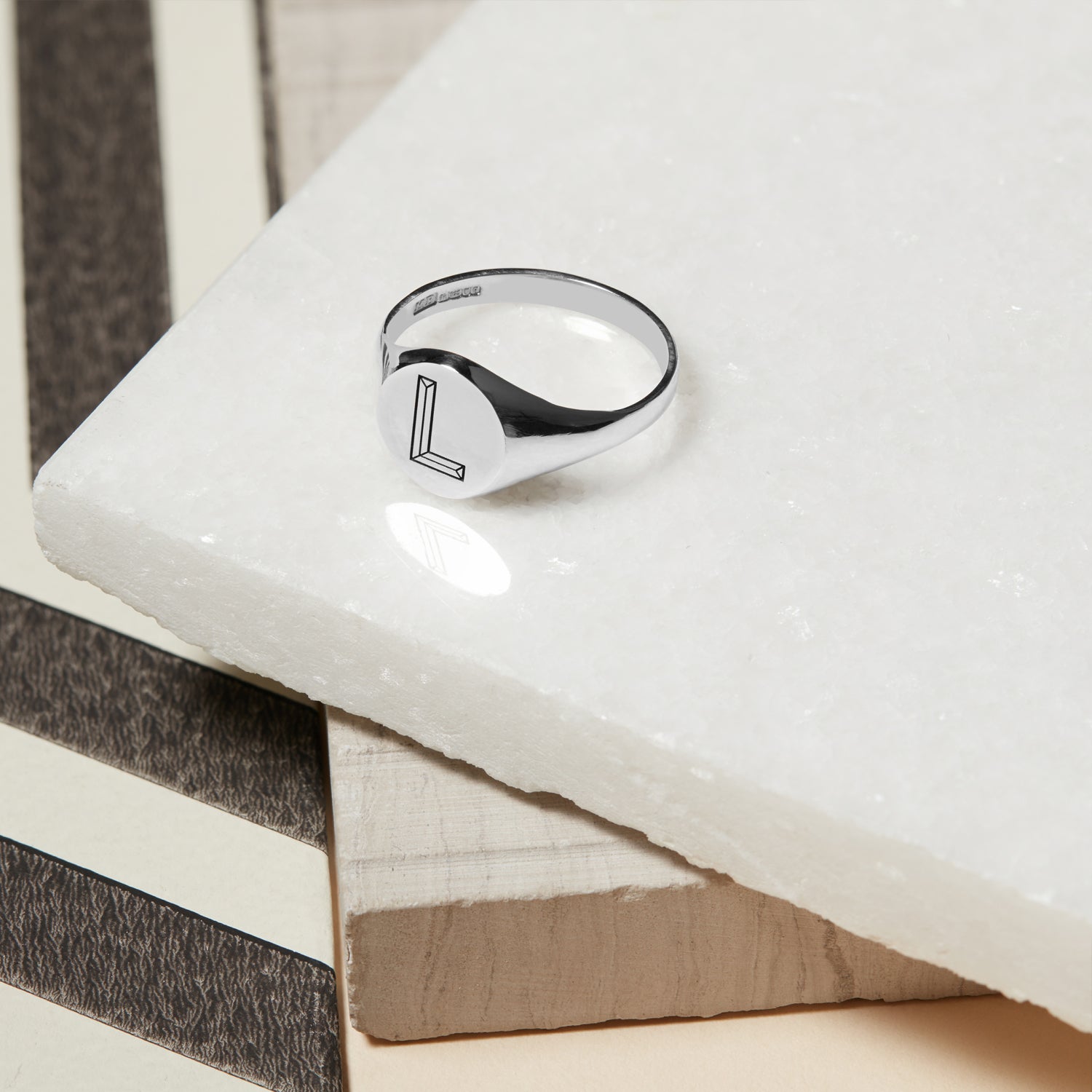 Single Initial Facett Round Signet Ring - Silver
