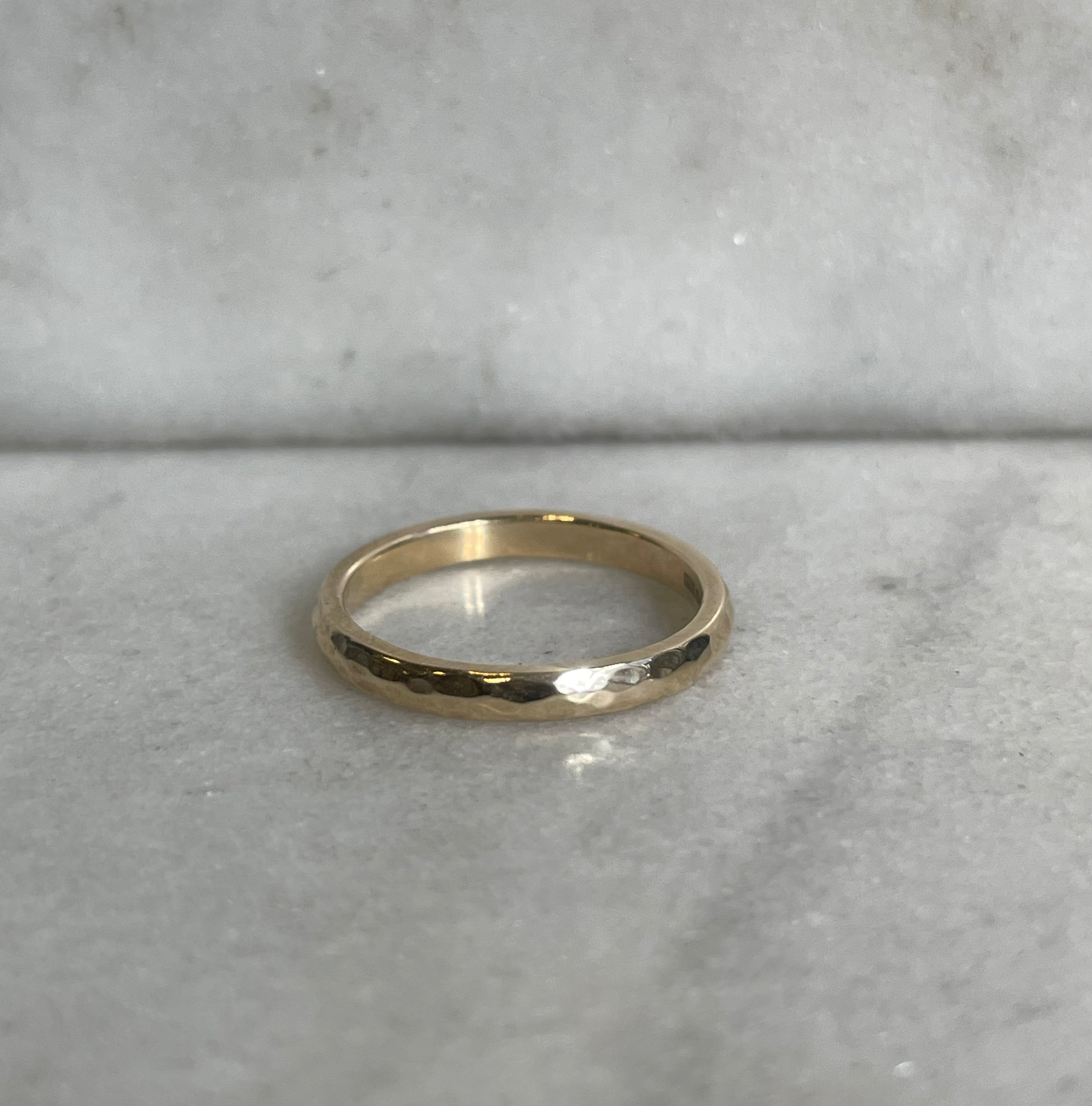 D-shape Hammered Ring - 18k Yellow Gold