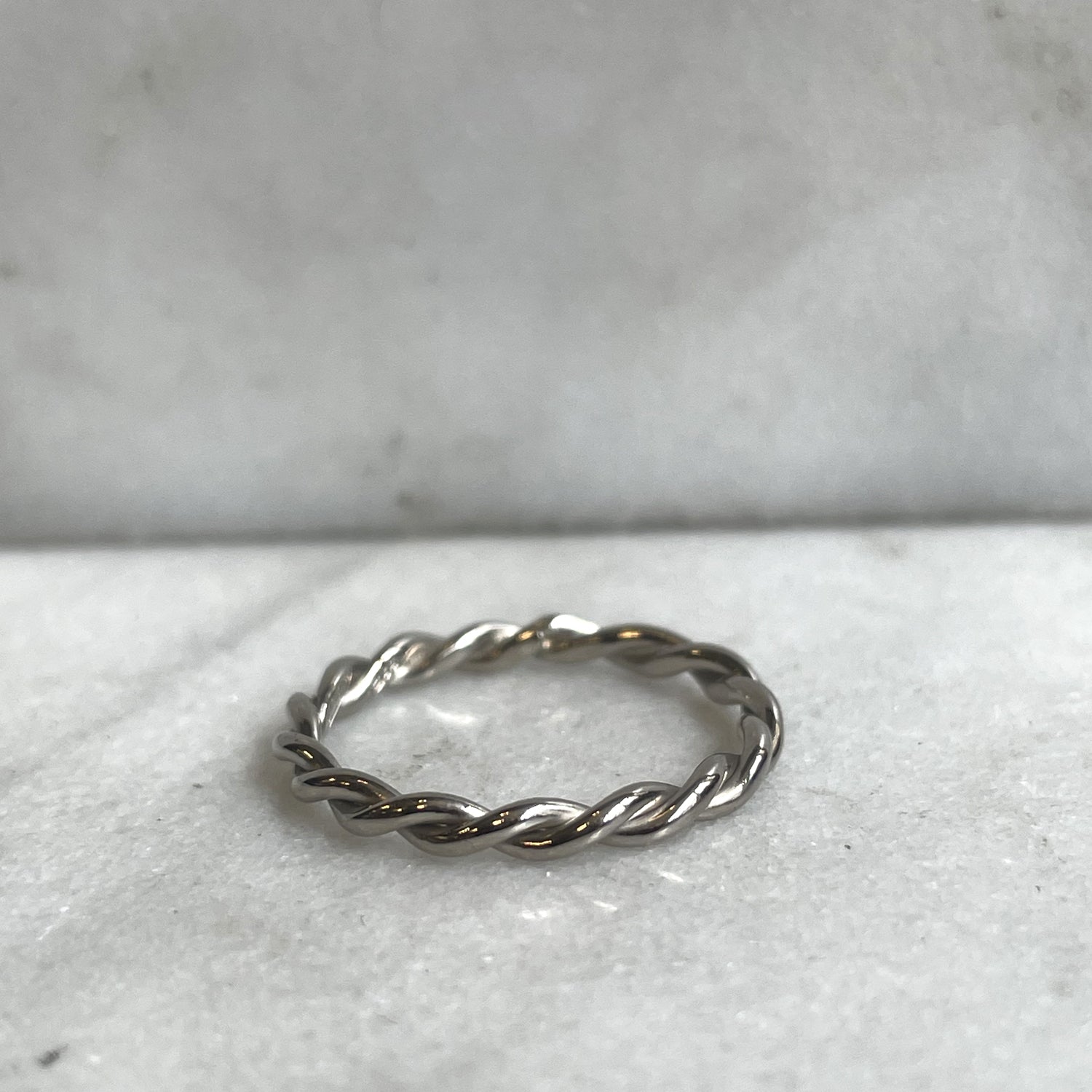 Twisted Band - 18k White Gold